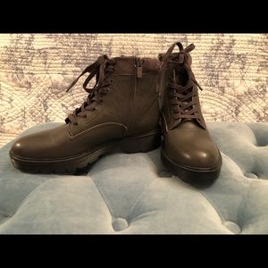 CALVIN KLEIN LEATHER BOOTIES. NWT. SIZE 9